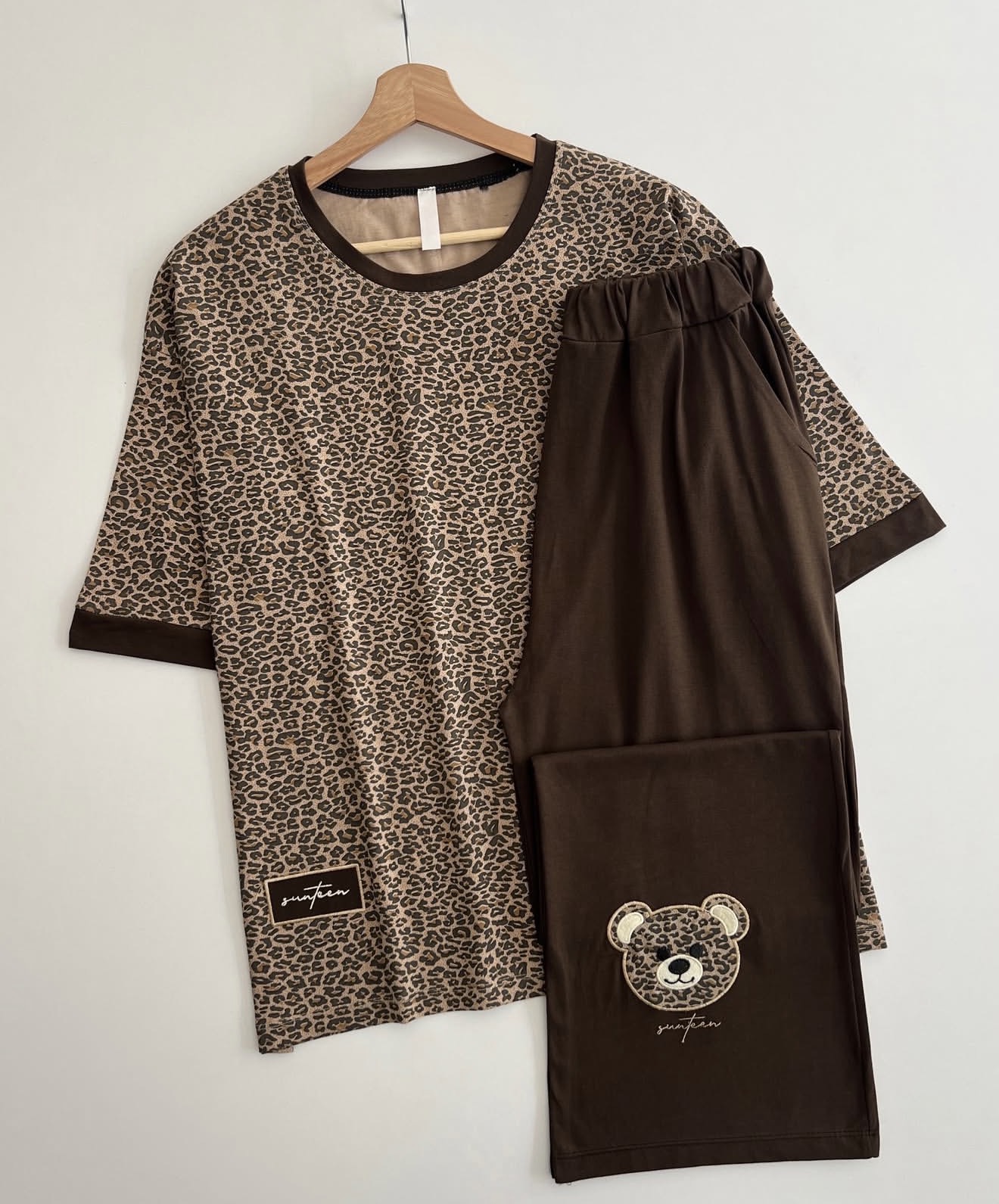 Screenshot ست تیشرت شلوار پلنگی کد ۰۳۰۱۲9 - تصویر 1